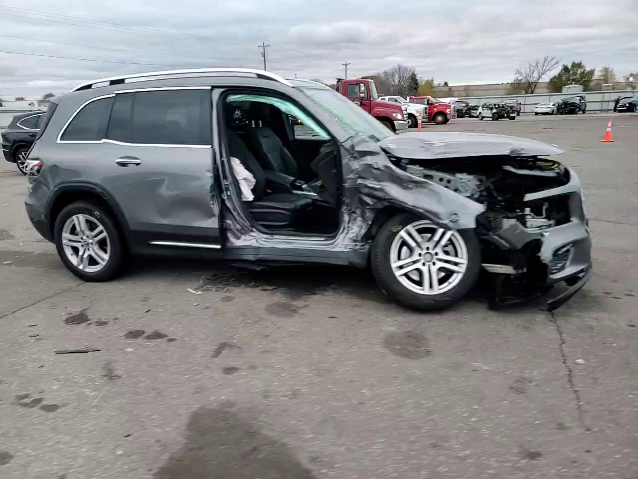 Фото: W1N4M4HB6PW297746