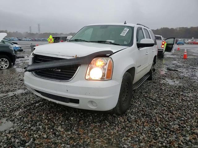2008 GMC Yukon VIN: 1GKFC13C08R139425 Lot: 93467895