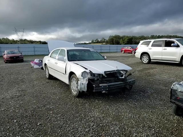 2010 Lincoln Town Car Signature Limited VIN: 2LNBL8CV1AX752441 Lot: 91295025