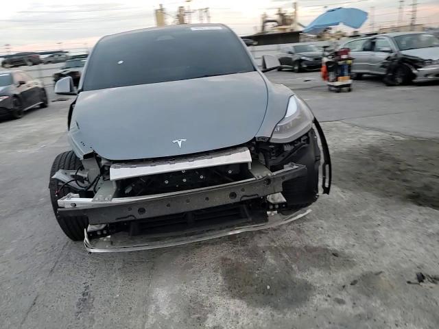 2024 Tesla Model Y VIN: 7SAYGDED7RF201235 Lot: 92671625