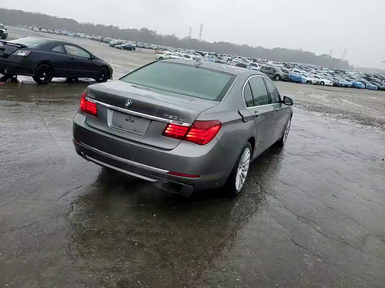 Фото: WBAYE8C55DD132788