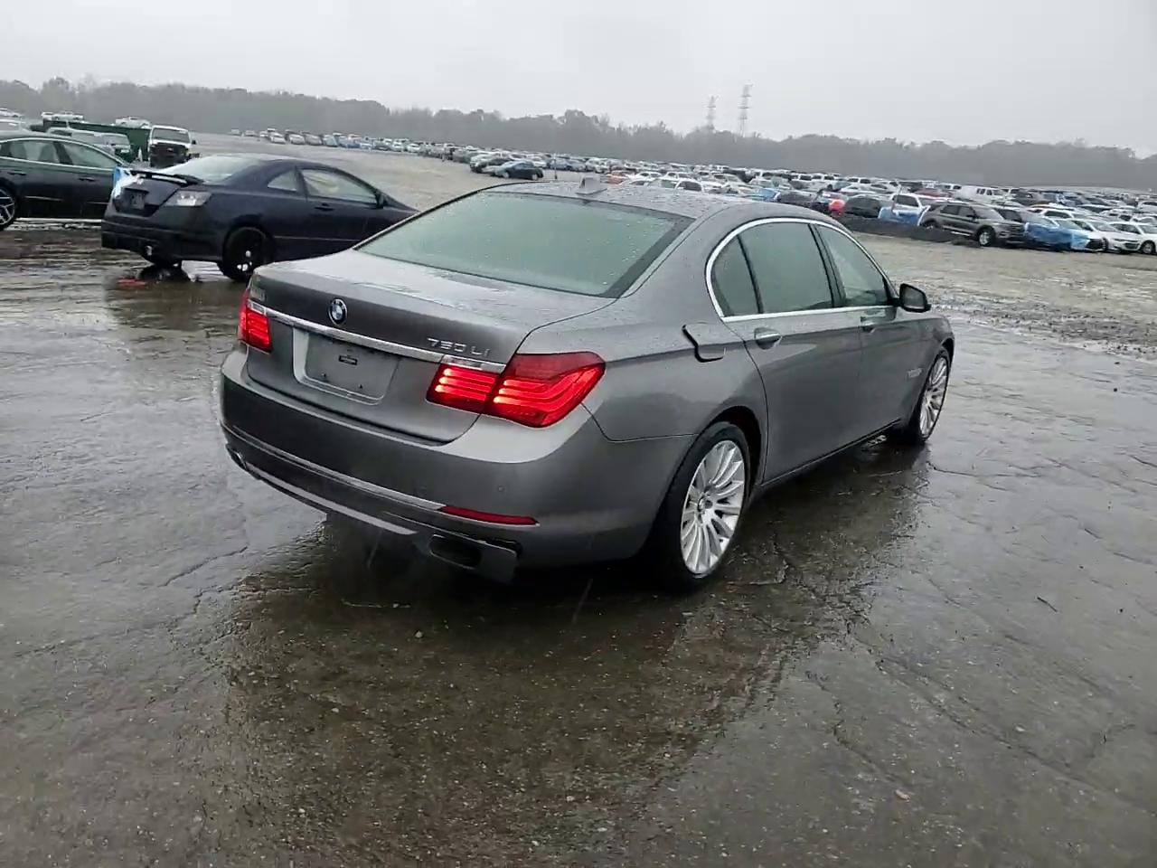 Фото: WBAYE8C55DD132788