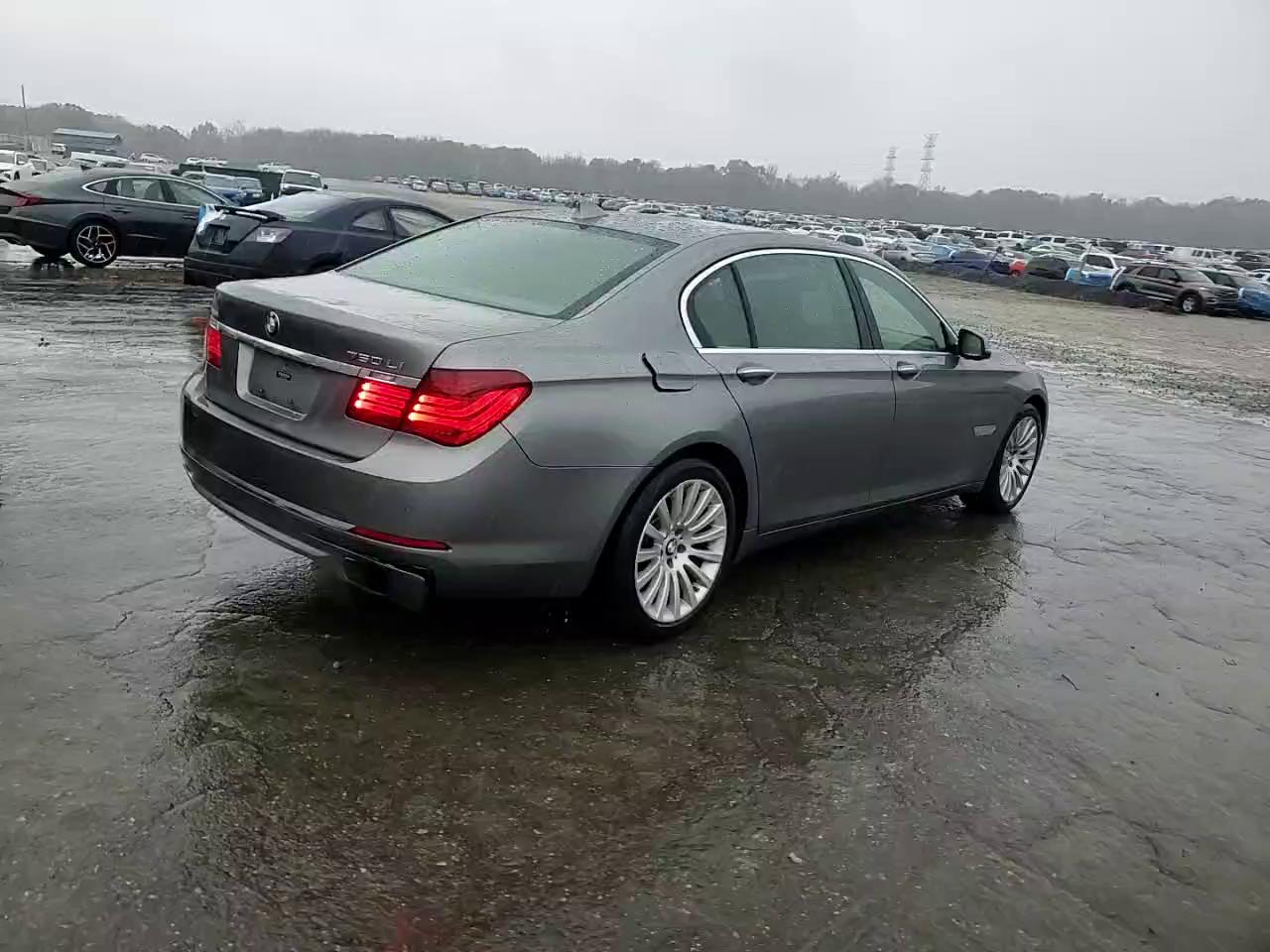 Фото: WBAYE8C55DD132788