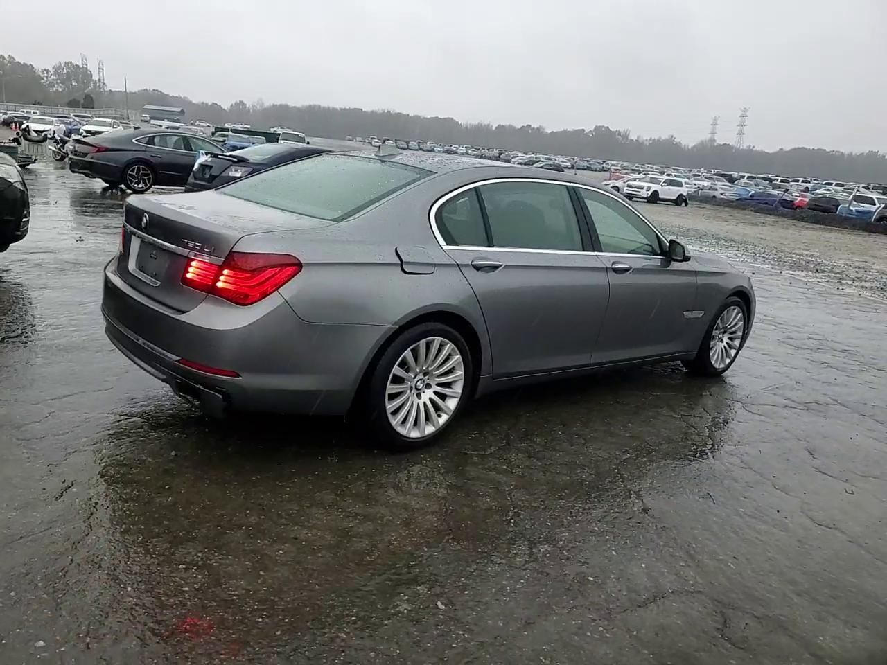 Фото: WBAYE8C55DD132788