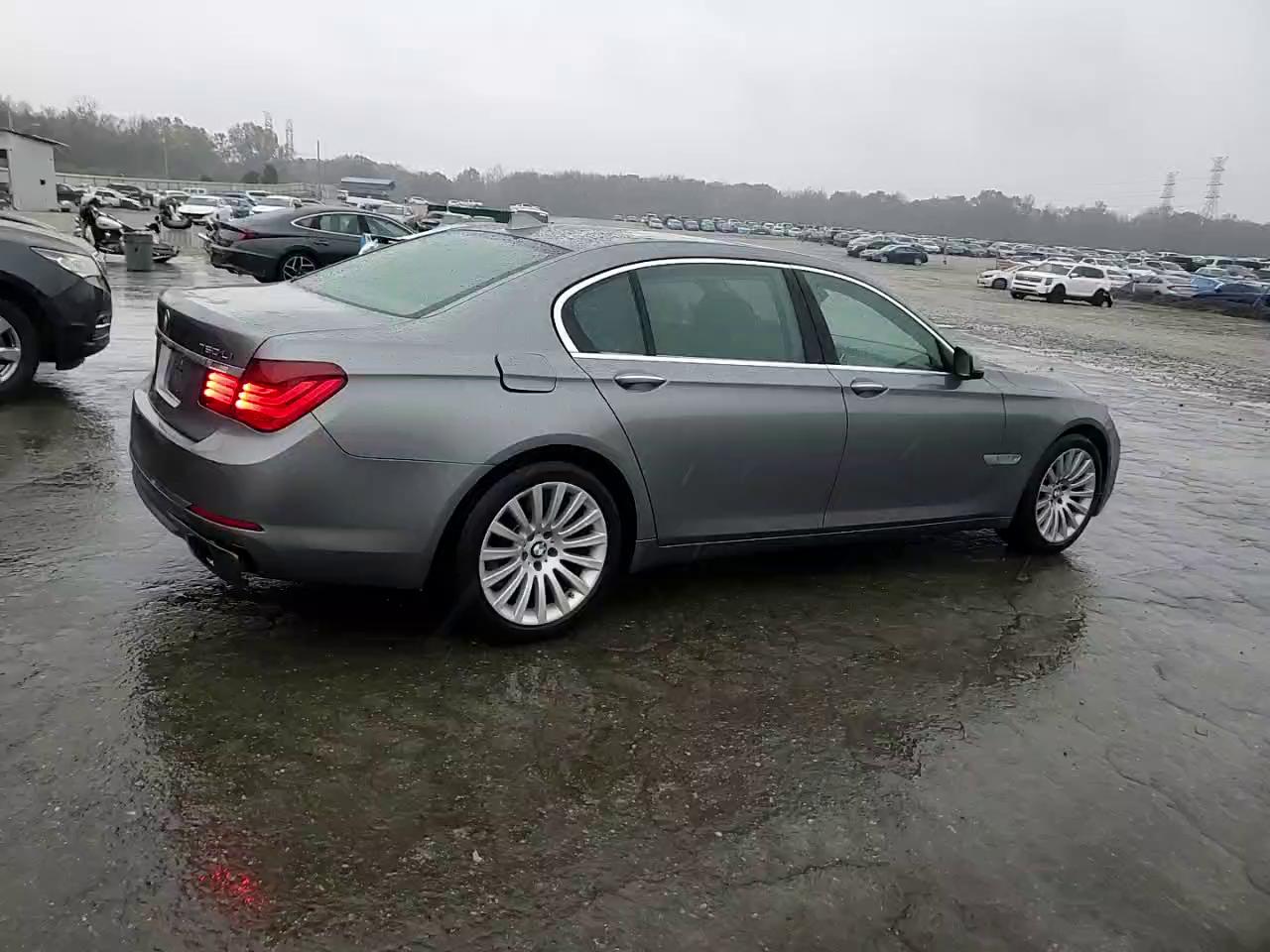 Фото: WBAYE8C55DD132788