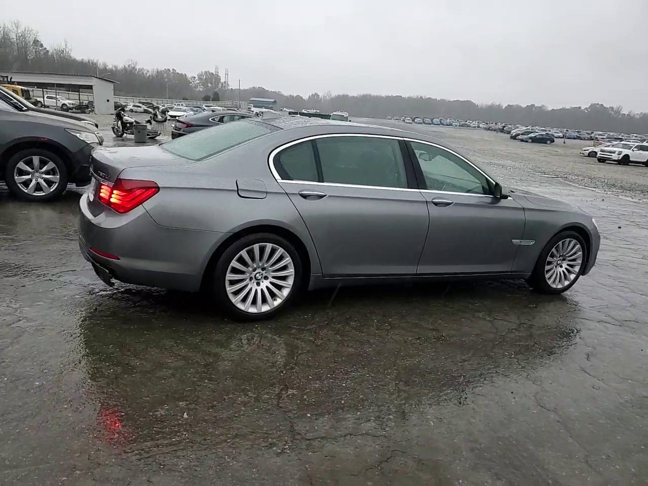 Фото: WBAYE8C55DD132788