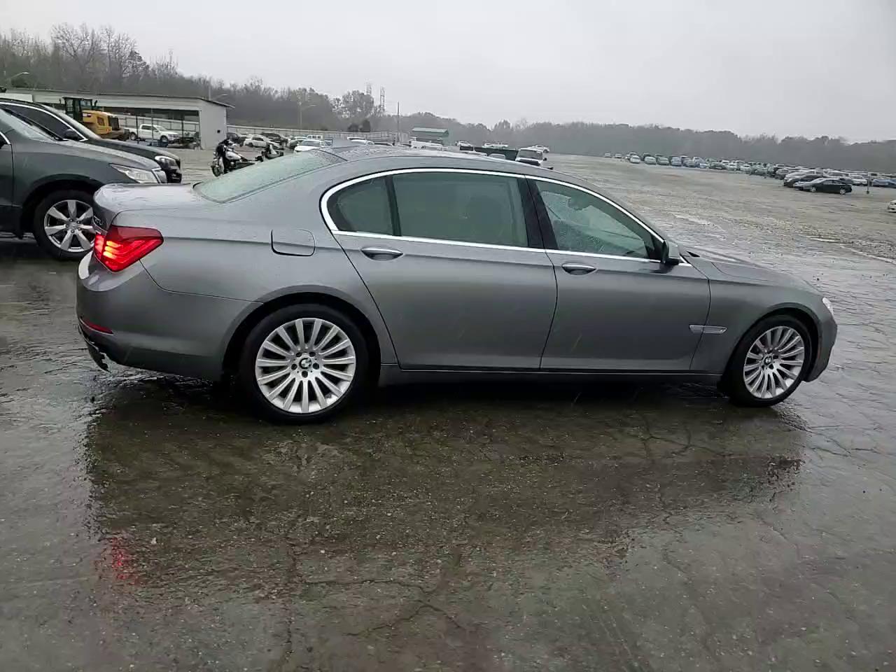 Фото: WBAYE8C55DD132788