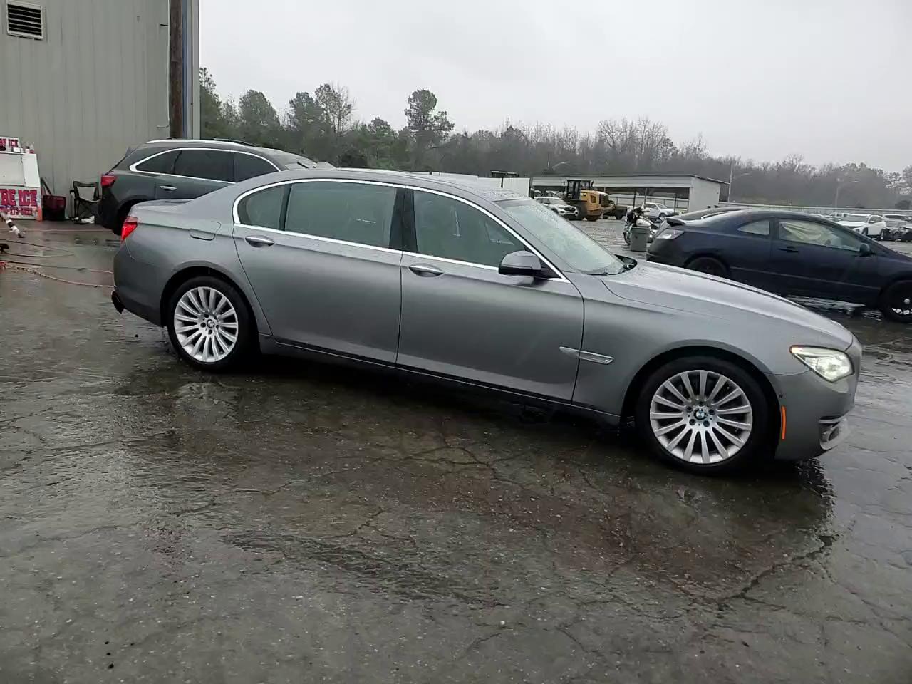 Фото: WBAYE8C55DD132788