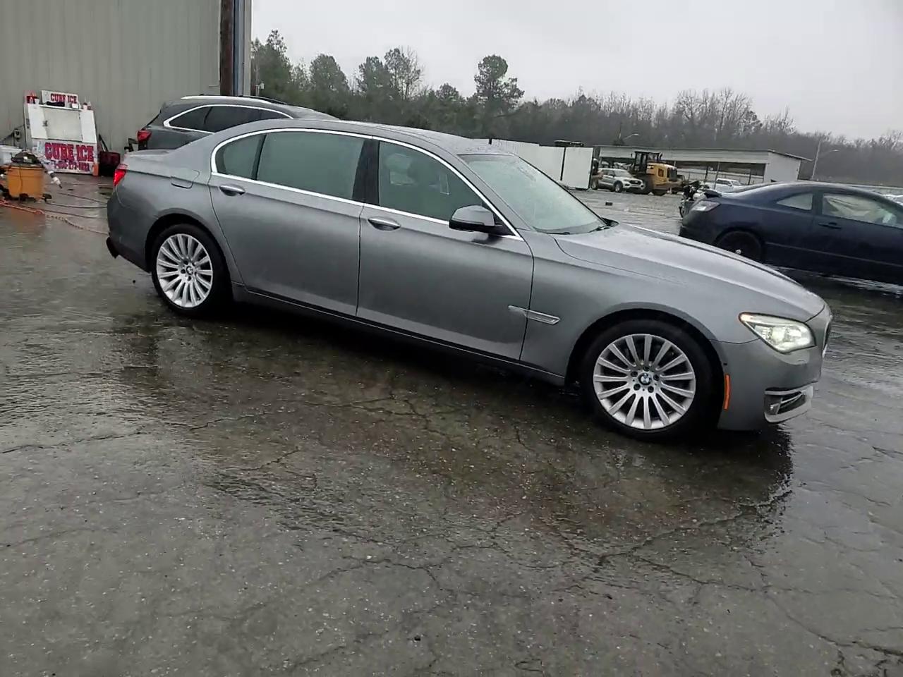 Фото: WBAYE8C55DD132788