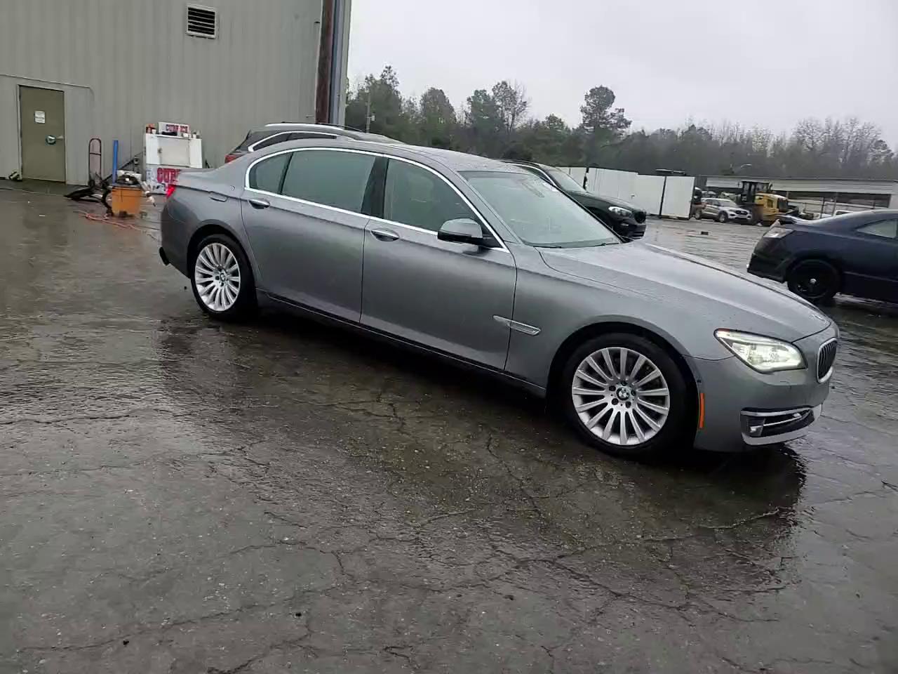 Фото: WBAYE8C55DD132788