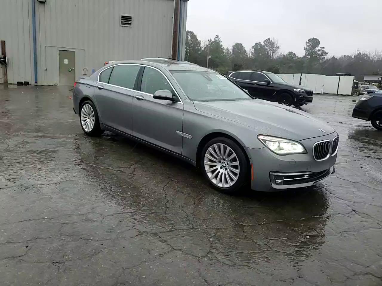 Фото: WBAYE8C55DD132788