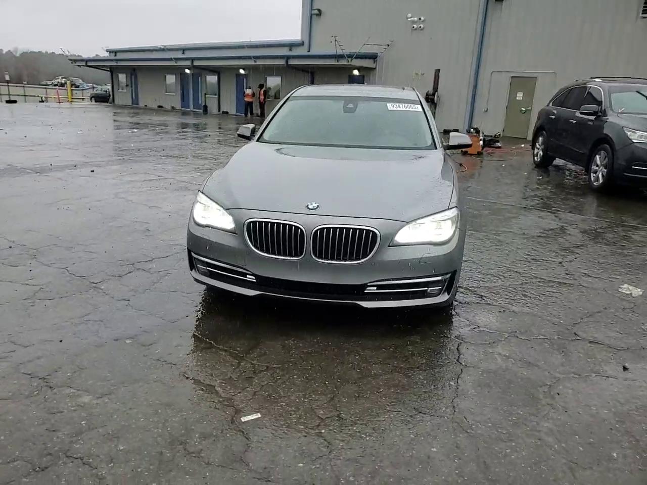 Фото: WBAYE8C55DD132788