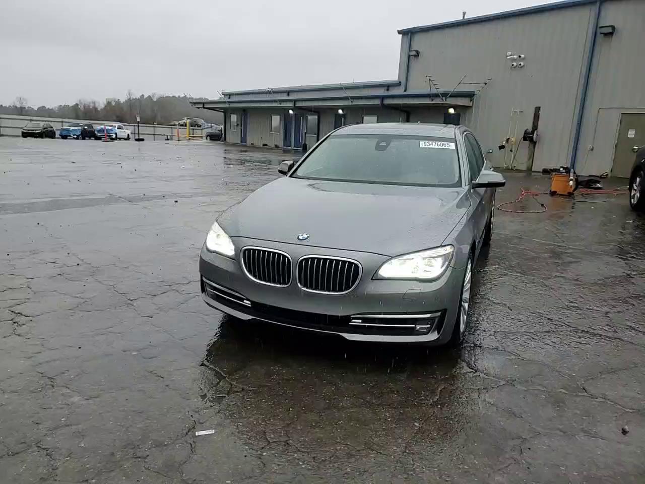 Фото: WBAYE8C55DD132788