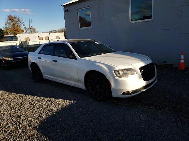 2019 Chrysler 300 S VIN: 2C3CCABG2KH654070 Lot: 91769795