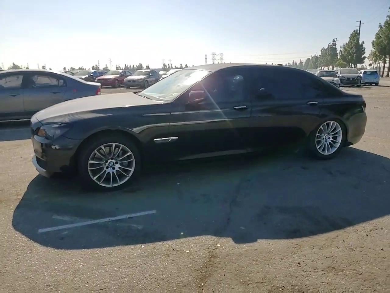 Фото: WBAKB8C52CDX20760