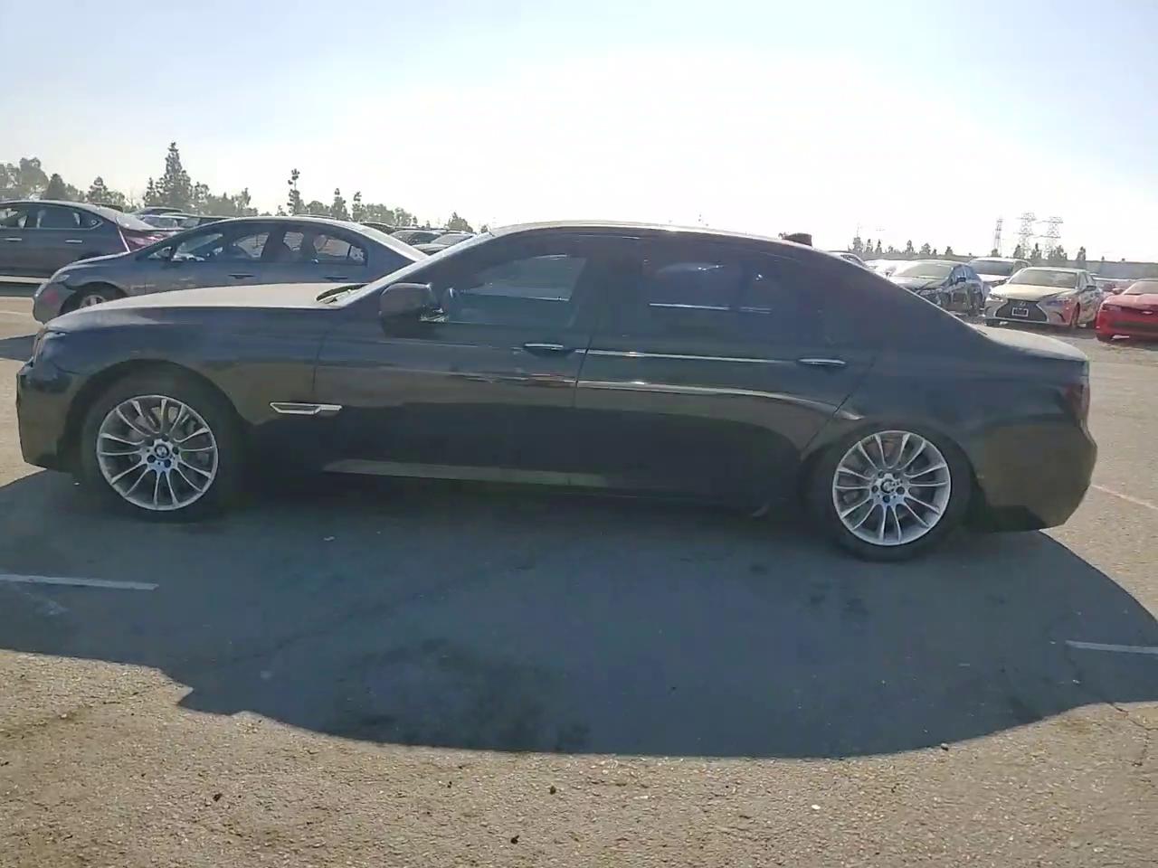 Фото: WBAKB8C52CDX20760