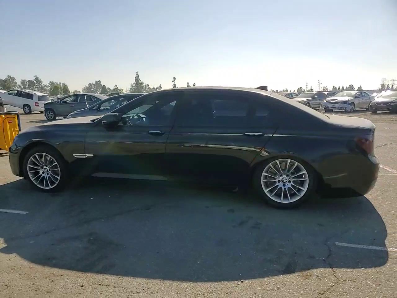 Фото: WBAKB8C52CDX20760