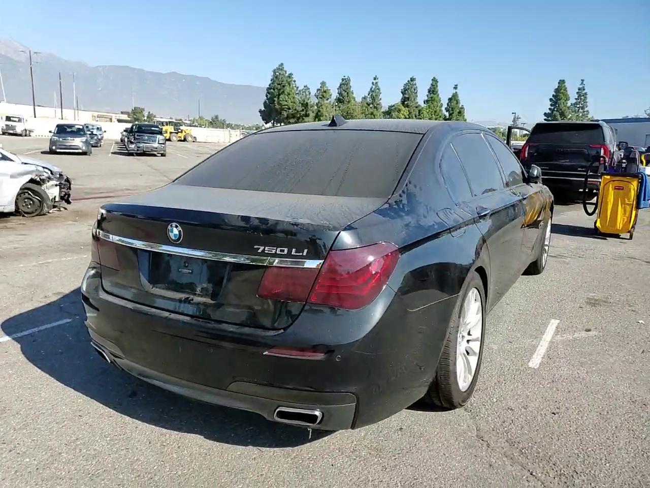 Фото: WBAKB8C52CDX20760