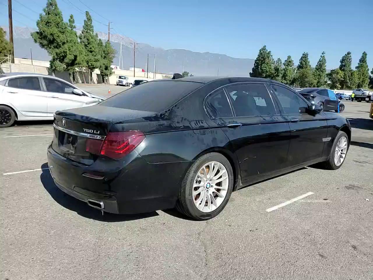 Фото: WBAKB8C52CDX20760