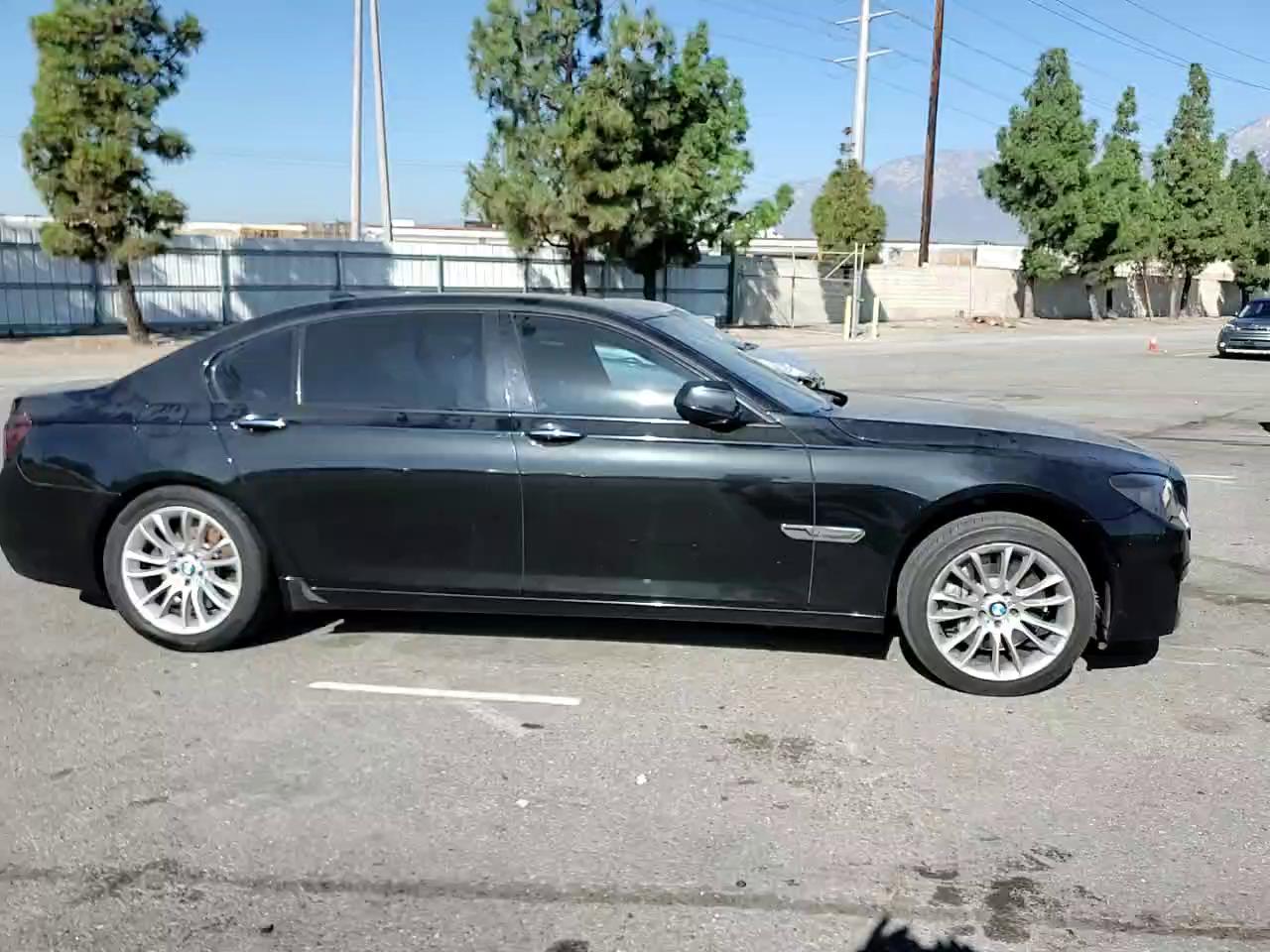 Фото: WBAKB8C52CDX20760