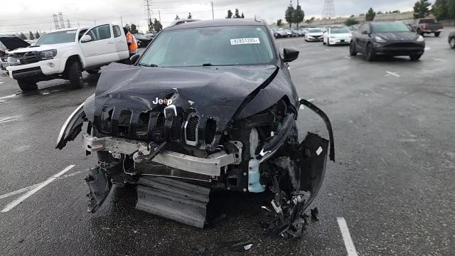 2018 Jeep Cherokee Latitude VIN: 1C4PJLCB6JD615284 Lot: 92851285