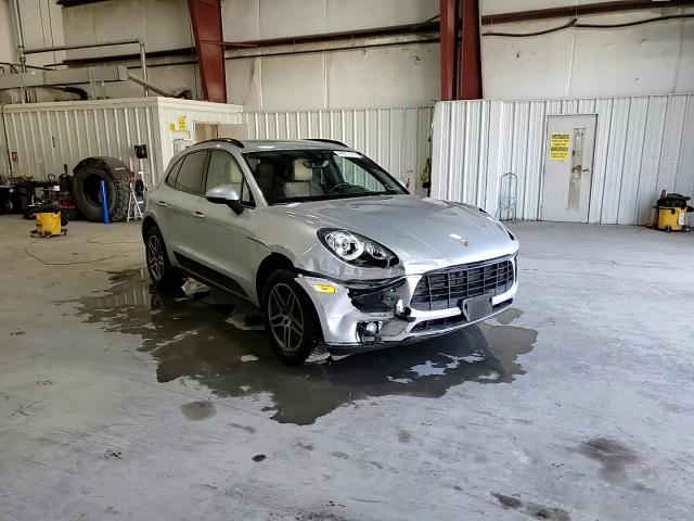 2017 Porsche Macan VIN: WP1AA2A52HLB05526 Lot: 92675155