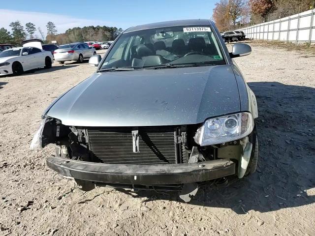 2004 Volkswagen Passat Glx 4Motion VIN: WVWTH63B84P196028 Lot: 93113975
