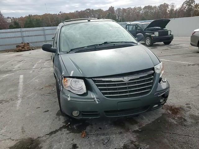 2005 Chrysler Town & Country Limited VIN: 2C8GP64L95R238037 Lot: 92369565
