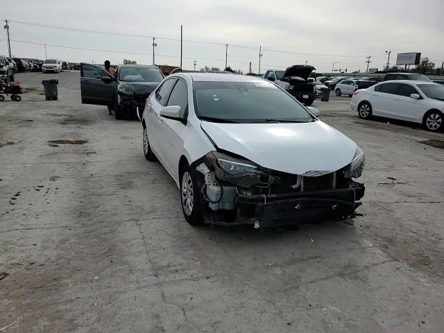 2018 Toyota Corolla L VIN: 5YFBURHE3JP786773 Lot: 92744875