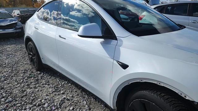 2025 Tesla Model Y VIN: 7SAYGAEE8SF251123 Lot: 91029375