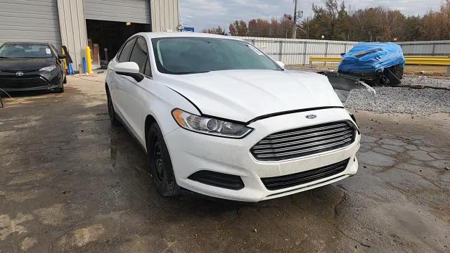2015 Ford Fusion S VIN: 3FA6P0G75FR215834 Lot: 93034355