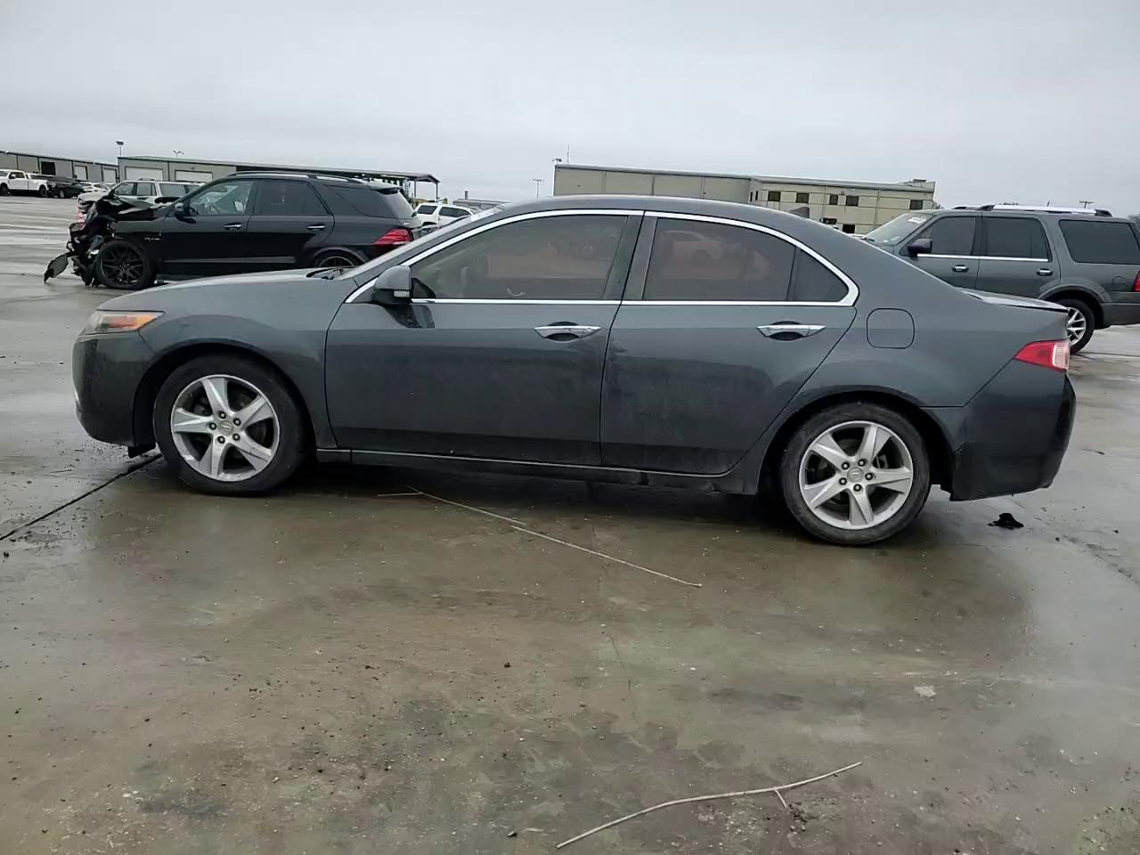 Фото: JH4CU2F47EC004557