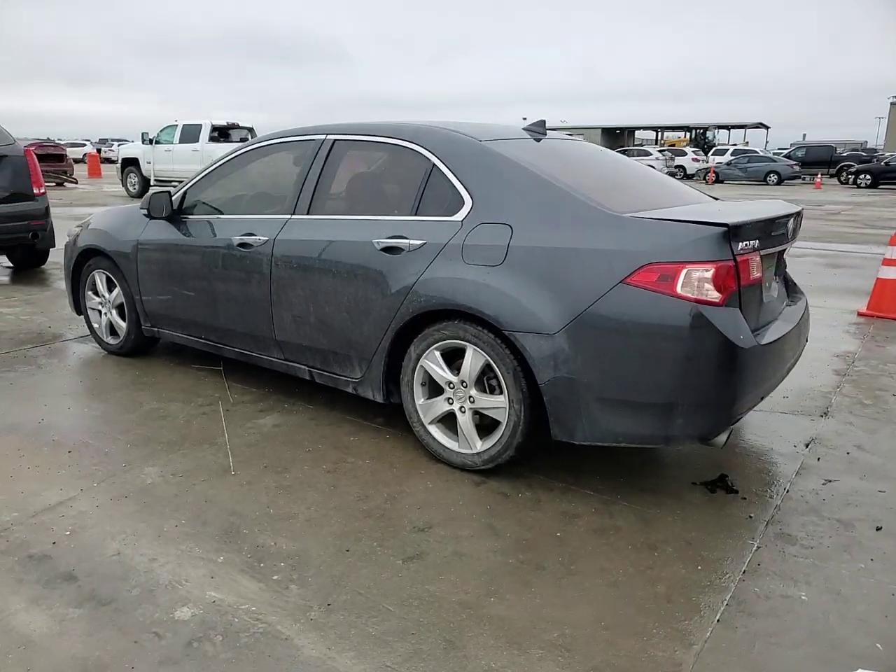 Фото: JH4CU2F47EC004557