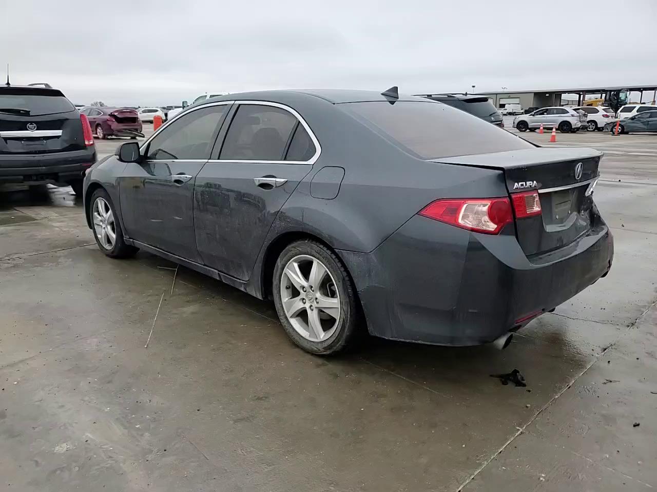 Фото: JH4CU2F47EC004557