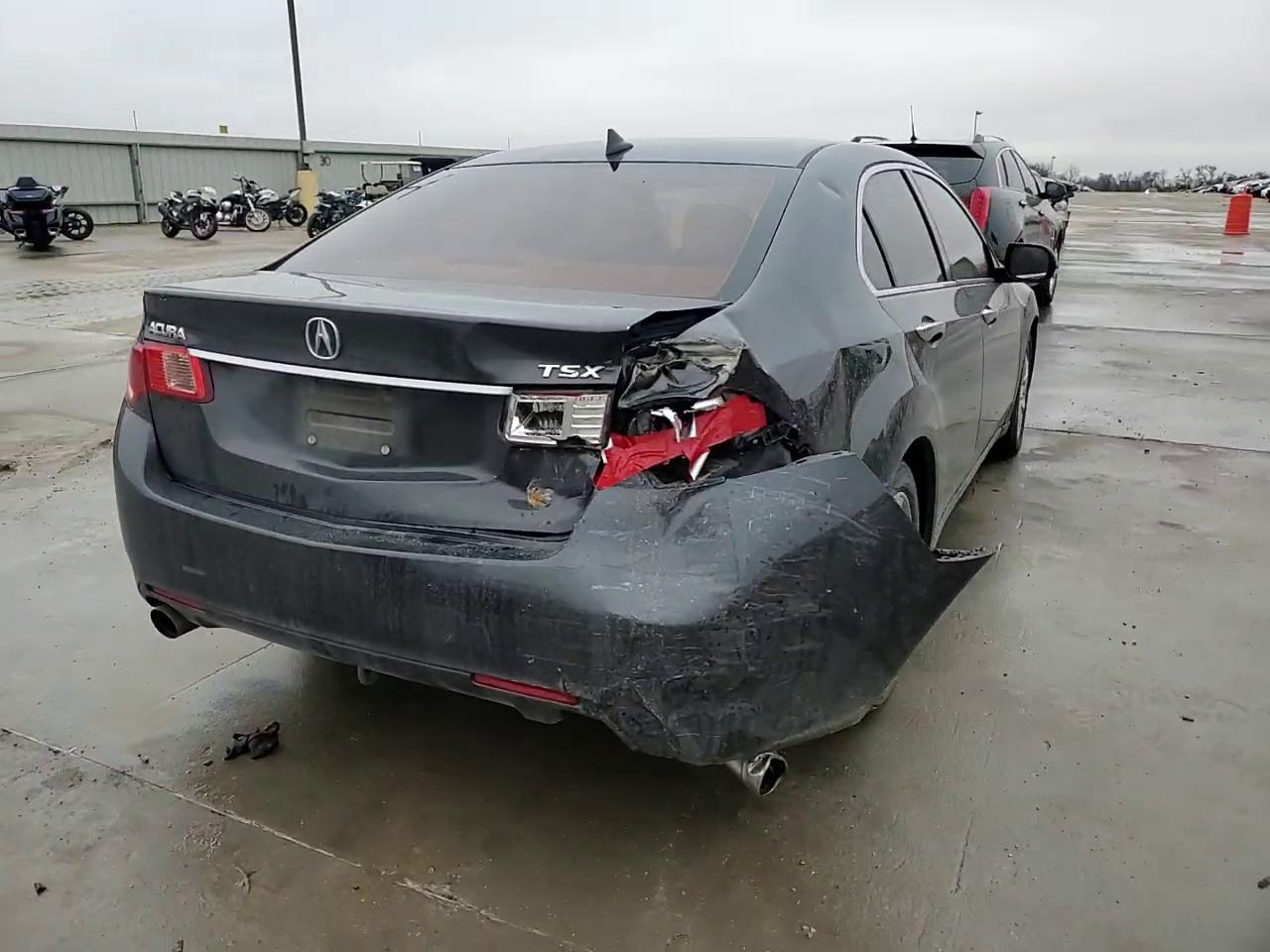 Фото: JH4CU2F47EC004557