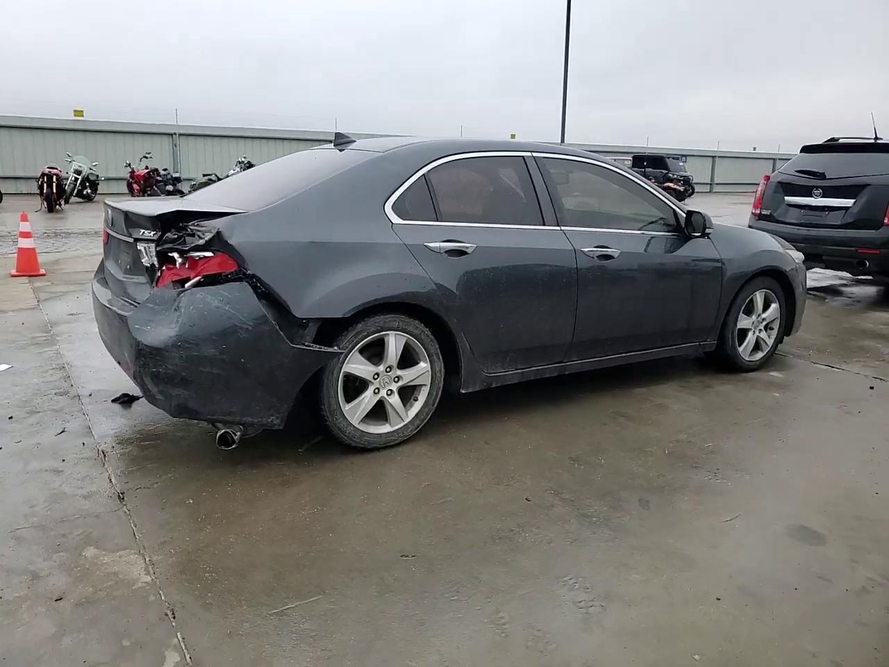 Фото: JH4CU2F47EC004557