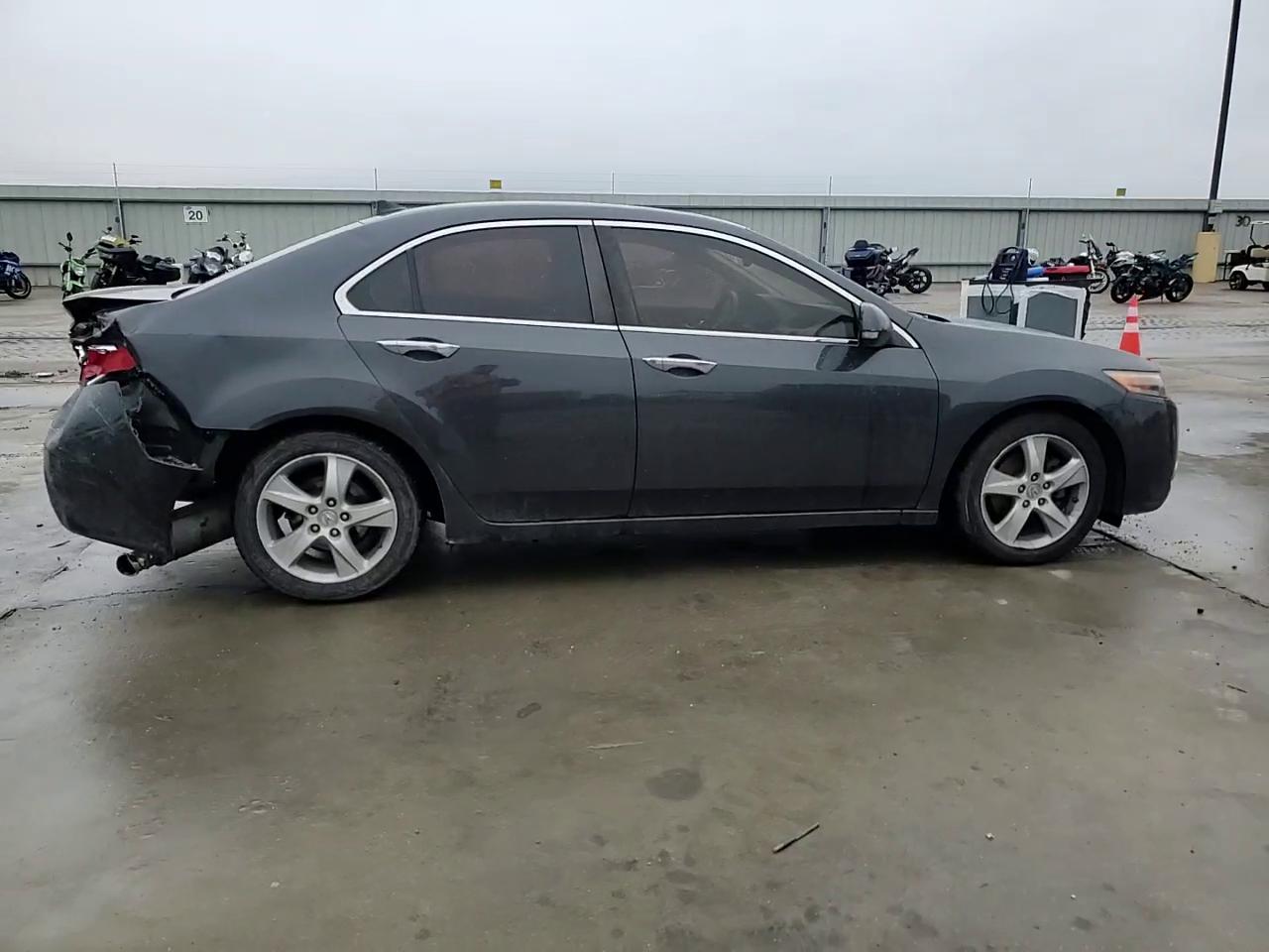 Фото: JH4CU2F47EC004557