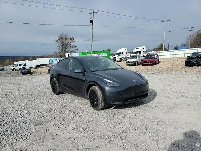 2024 Tesla Model Y VIN: 7SAYGDEE5RA247698 Lot: 90239535
