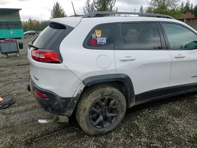 2018 Jeep Cherokee Trailhawk VIN: 1C4PJMBX0JD525728 Lot: 92348195