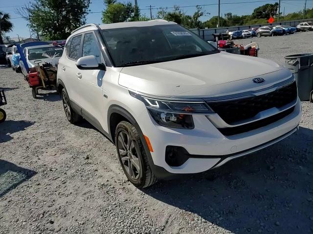 2021 Kia Seltos S VIN: KNDEUCAA8M7116062 Lot: 91938565