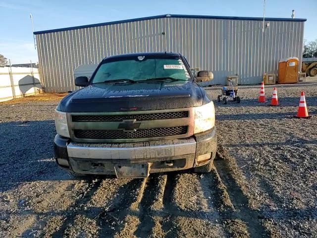 2008 Chevrolet Silverado C1500 VIN: 2GCEC19C581327784 Lot: 93272805