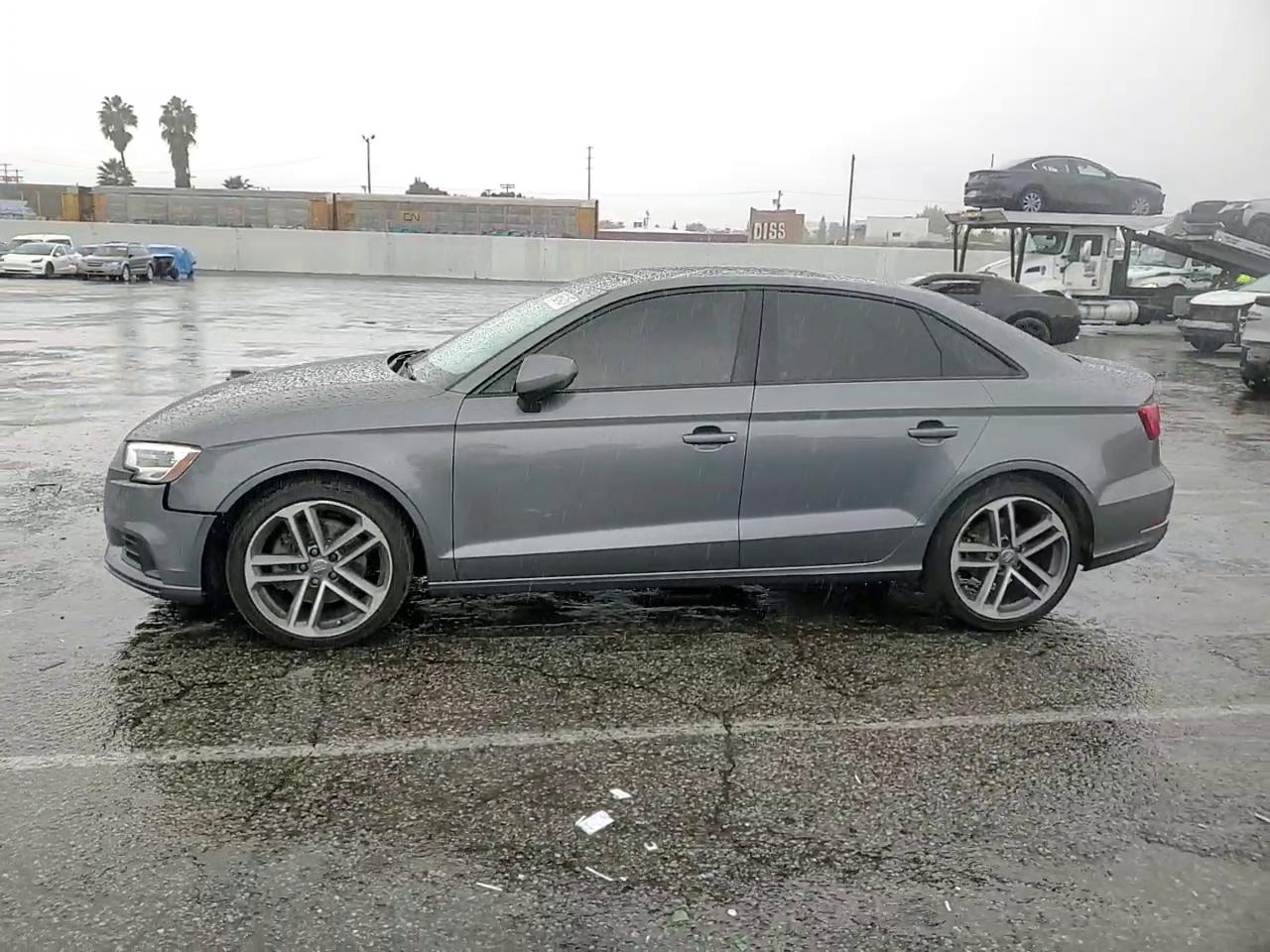 Фото: WAUAUGFF4KA090938