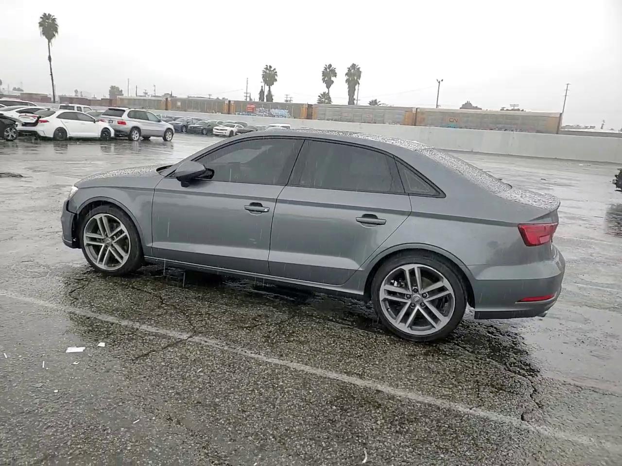 Фото: WAUAUGFF4KA090938