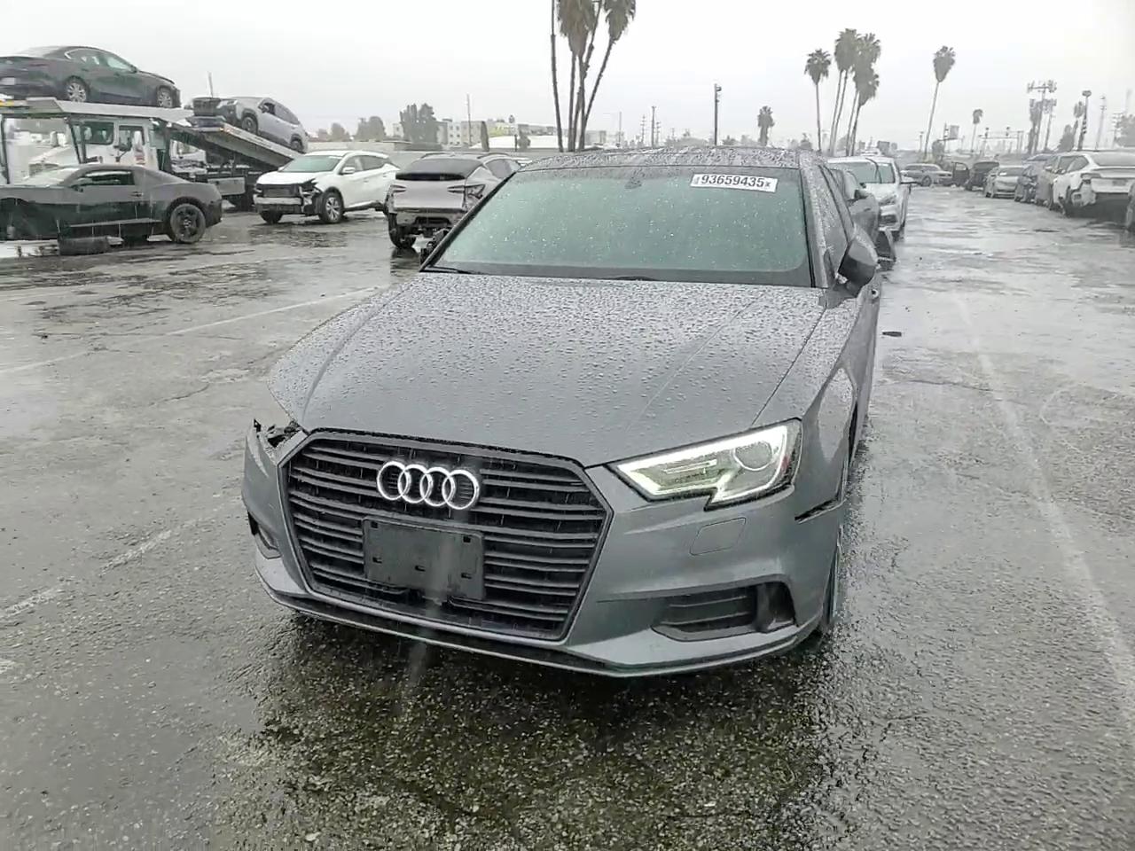 Фото: WAUAUGFF4KA090938