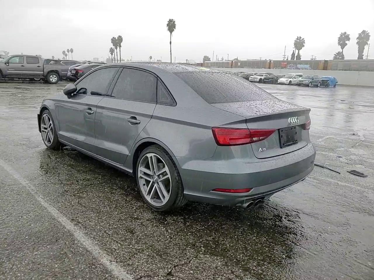 Фото: WAUAUGFF4KA090938