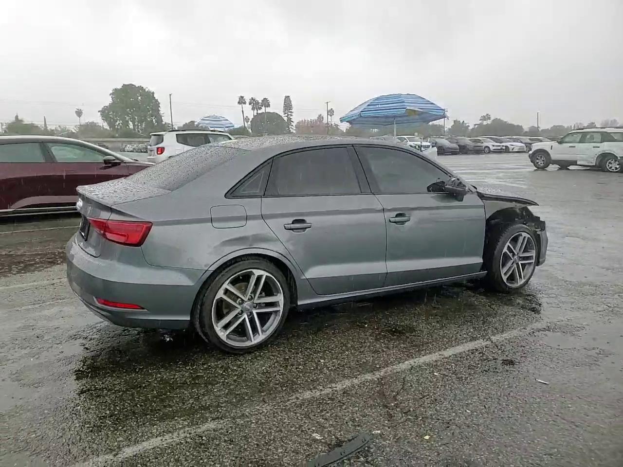 Фото: WAUAUGFF4KA090938