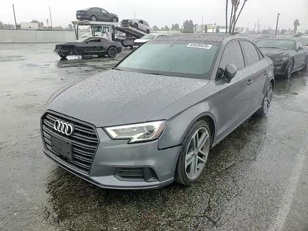 Фото: WAUAUGFF4KA090938