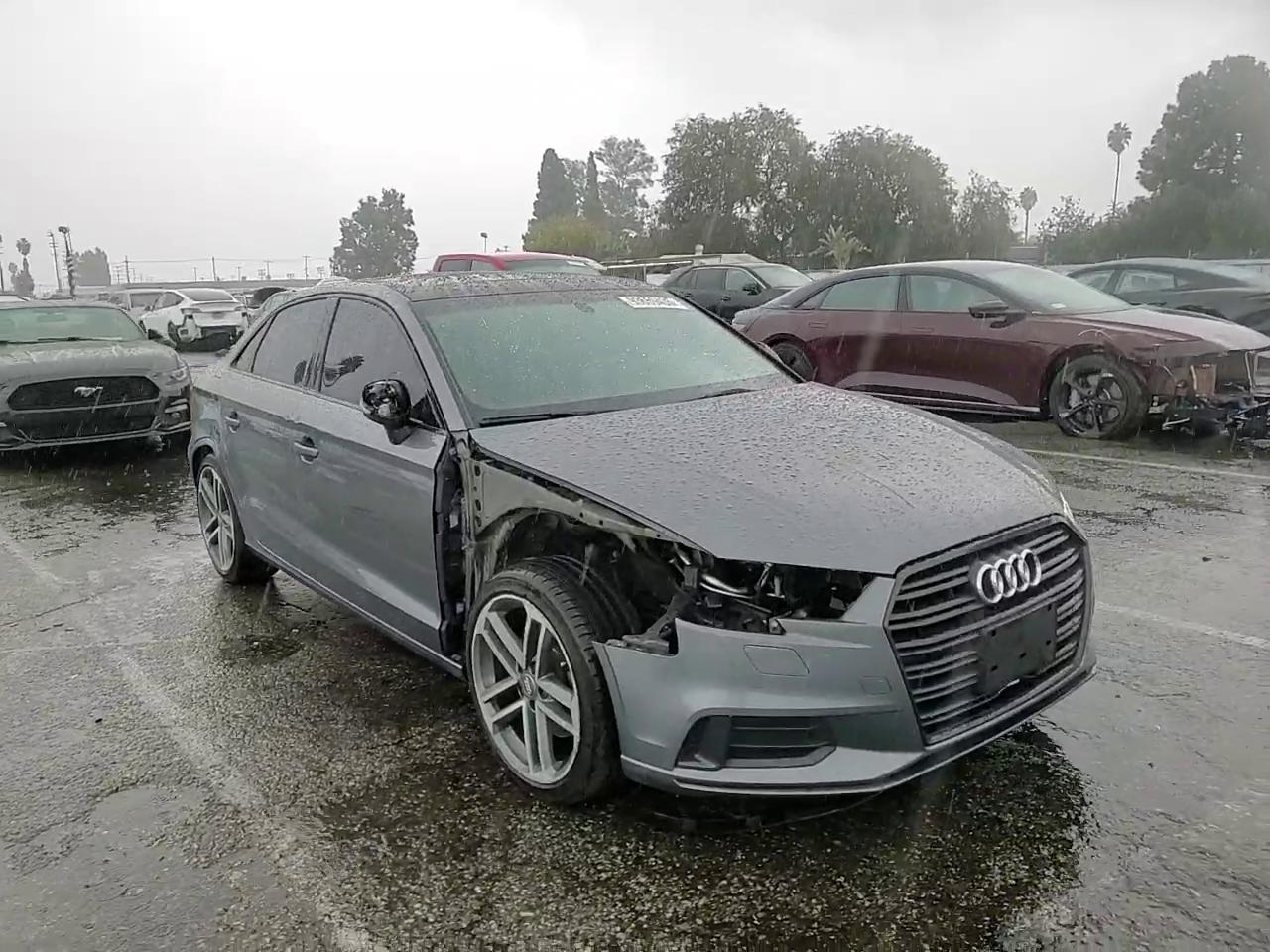 Фото: WAUAUGFF4KA090938