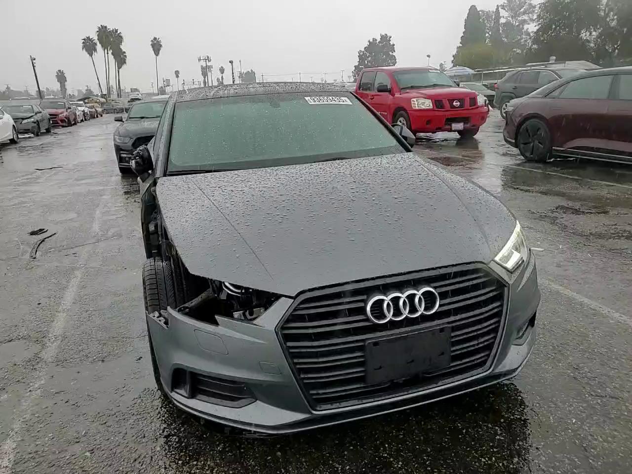 Фото: WAUAUGFF4KA090938