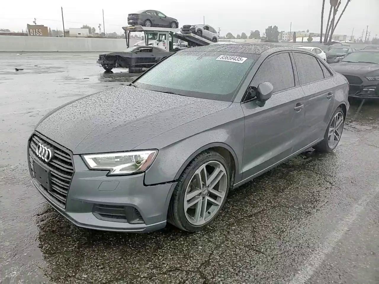 Фото: WAUAUGFF4KA090938